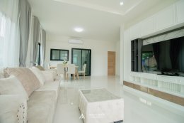 บ้านทรงจั่วผสมปั้นหยาสไตล์โมเดิร์น HB02