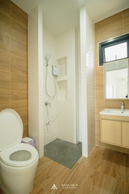 บ้านทรงจั่วผสมปั้นหยาสไตล์โมเดิร์น HB02