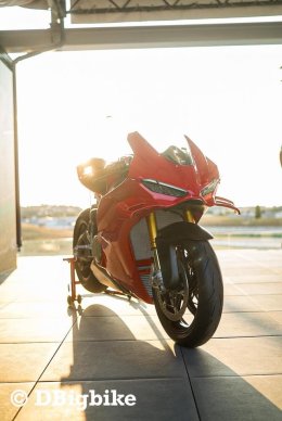 เปิดตัว 2025 All New Ducati Panigale V4 Superbike gen7