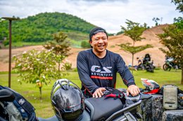 Manual transmission (MT) version and the ASA (automatic shifting) version of the BMW R 1300 GSA