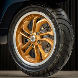 Vespa Officina 8  รุ่นพิเศษที่มีเพียง 88 คันในประเทศไทย