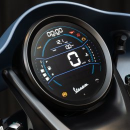 Vespa Officina 8  รุ่นพิเศษที่มีเพียง 88 คันในประเทศไทย