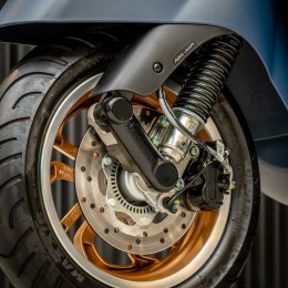 Vespa Officina 8  รุ่นพิเศษที่มีเพียง 88 คันในประเทศไทย