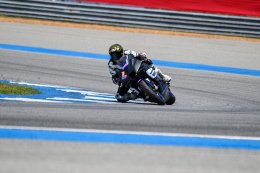 Yamaha R9 เป็นมอเตอร์ไซค์อีกหนึ่งรุ่นที่ ครอบคลุมการใช้งานได้หลากหลายมาก