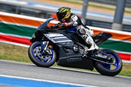 Yamaha R9 เป็นมอเตอร์ไซค์อีกหนึ่งรุ่นที่ ครอบคลุมการใช้งานได้หลากหลายมาก