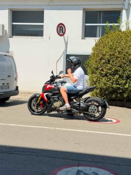 ณ ห้องทำงานของ Ducati Corse