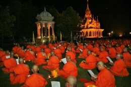 การจาริกปฎิบัติธรรมบูชาพระนวกโพธิ ๑๐๓ รูป ที่ได้รับการบรรพชาและอุปสมบทใต้ต้นพระศรีมหาโพธ์ พุทธคยา ตามโครงการอุปสมบทหมู่เฉลิมพระเกียรติพระบาทสมเด็จพระเจ้าอยู่หัวภูมิพลอดุลยเดชมหาราช