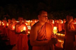 การจาริกปฎิบัติธรรมบูชาพระนวกโพธิ ๑๐๓ รูป ที่ได้รับการบรรพชาและอุปสมบทใต้ต้นพระศรีมหาโพธ์ พุทธคยา ตามโครงการอุปสมบทหมู่เฉลิมพระเกียรติพระบาทสมเด็จพระเจ้าอยู่หัวภูมิพลอดุลยเดชมหาราช