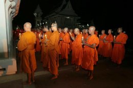 การจาริกปฎิบัติธรรมบูชาพระนวกโพธิ ๑๐๓ รูป ที่ได้รับการบรรพชาและอุปสมบทใต้ต้นพระศรีมหาโพธ์ พุทธคยา ตามโครงการอุปสมบทหมู่เฉลิมพระเกียรติพระบาทสมเด็จพระเจ้าอยู่หัวภูมิพลอดุลยเดชมหาราช