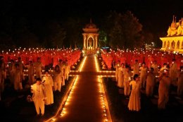การจาริกปฎิบัติธรรมบูชาพระนวกโพธิ ๑๐๓ รูป ที่ได้รับการบรรพชาและอุปสมบทใต้ต้นพระศรีมหาโพธ์ พุทธคยา ตามโครงการอุปสมบทหมู่เฉลิมพระเกียรติพระบาทสมเด็จพระเจ้าอยู่หัวภูมิพลอดุลยเดชมหาราช