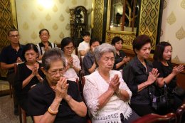 คุณผ่องศรี ฉายากุล และครอบครัว เป็นเจ้าภาพพิธีบำเพ็ญกุศล สวดพระอภิธรรม อุทิศพระธรรมกิตติโสภณ 