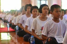 พระวิทยากรกลุ่มเพื่อชีวิตดีงาม ได้รับนิมนต์จากพระครูโอภาสโพธินันท์ ให้มาเป็นพระวิทยากรอบรมนักเรียนโรงเรียนสามชัยอุดมวิทย์ 