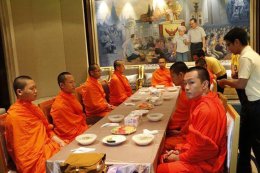 วันที่ ๙ มิถุนายน ๒๕๕๙ ศูนย์ปฏิบัติการต่อต้านการทุจริต กระทรวงยุติธรรม ได้จัดทำบุญตักบาตรเพื่อถวายเป็นพระราชกุศลแด่ พระบาทสมเด็จพระเจ้าอยู่หัว