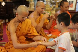 อดีตสามเณรปลูกปัญญาธรรมปี ๕ และผู้ปกครอง  มาร่วมทำบุญถวายภัตตาหารเพล แก่คณะพระอาจารย์พี่เลี้ยง และคณะพระวิทยากรกระบวนธรรม จำนวน ๘๙ รูป