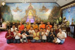 อดีตสามเณรปลูกปัญญาธรรมปี ๕ และผู้ปกครอง  มาร่วมทำบุญถวายภัตตาหารเพล แก่คณะพระอาจารย์พี่เลี้ยง และคณะพระวิทยากรกระบวนธรรม จำนวน ๘๙ รูป