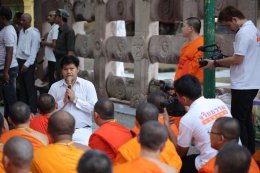 ทีมงานจริยธรรมแชนแนล ปฏิบัติหน้าที่บันทึกเทป และภาพนิ่ง ในโครงการอบรมพระวิทยากรกระบวนธรรม รุ่นที่ ๑ ระหว่างวันที่ ๓ -๘ กรกฎาคม ๒๕๕๙ ณ ประเทศอินเดีย