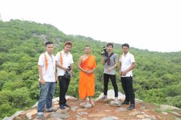 ทีมงานจริยธรรมแชนแนล ปฏิบัติหน้าที่บันทึกเทป และภาพนิ่ง ในโครงการอบรมพระวิทยากรกระบวนธรรม รุ่นที่ ๑ ระหว่างวันที่ ๓ -๘ กรกฎาคม ๒๕๕๙ ณ ประเทศอินเดีย