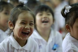 ค่ายคุณธรรมจริยธรรมนักเรียน โรงเรียนพวงคราม นักเรียนชั้นอนบาล 1-3 บรรยายโดยคณะพระวิทยากรกลุ่มใต้ร่มพุทธธรรม