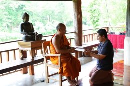 พิธีปิดโครงการพระนักเขียน ภาคเหนือ พระมหาประสิทธ์ ญาณปฺปทีโป วิจารณ์งานเขียน และให้ผู้เข้าอบรมฝึกเขียนถ่ายทอดความรู้สึก