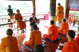 พิธีปิดโครงการพระนักเขียน ภาคเหนือ พระมหาประสิทธ์ ญาณปฺปทีโป วิจารณ์งานเขียน และให้ผู้เข้าอบรมฝึกเขียนถ่ายทอดความรู้สึก