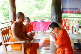 พิธีปิดโครงการพระนักเขียน ภาคเหนือ พระมหาประสิทธ์ ญาณปฺปทีโป วิจารณ์งานเขียน และให้ผู้เข้าอบรมฝึกเขียนถ่ายทอดความรู้สึก