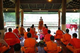 พิธีปิดโครงการพระนักเขียน ภาคเหนือ พระมหาประสิทธ์ ญาณปฺปทีโป วิจารณ์งานเขียน และให้ผู้เข้าอบรมฝึกเขียนถ่ายทอดความรู้สึก