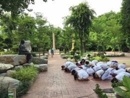 คณะครู นักเรียนโรงเรียนแจ้งวิทยา โรงเรียนการกุศลของวัดในพระพุทธศาสนา อำเภอเมืองสงขลา จังหวัดสงขลา ทัศนศึกษา ณ วัดสระเกศราชวรมหาวิหาร