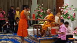 พระพรหมบัณฑิต ได้มอบโล่ห์ศิษย์เก่าดีเด่นเกียรติคุณ ได้มอบโล่ห์ศิษย์เก่าดีเด่นเกียรติคุณ