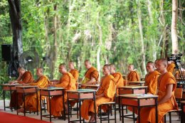 พระปัญญาวชิราภรณ์ ผู้ช่วยเจ้าอาวาสวัดสระเกศ ราชวรมหาวิหาร ได้บรรยาย “หลักการเผยแผ่ธรรมะ”  ให้กับพระวิทยากร จำนวน ๙๙ รูป