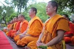 พระวิทยากรกระบวนธรรม ๘๖ รูป จากทั่วประเทศ เข้าสักการะรูปหล่อเจ้าประคุณสมเด็จพระพุฒาจารย์ (เกี่ยว อุปเสณมหาเถร) ผู้ก่อตั้ง สำนักงานส่งเสริมคุณธรรม จริยธรรมฯ