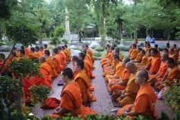 พระวิทยากรกระบวนธรรม ๘๖ รูป จากทั่วประเทศ เข้าสักการะรูปหล่อเจ้าประคุณสมเด็จพระพุฒาจารย์ (เกี่ยว อุปเสณมหาเถร) ผู้ก่อตั้ง สำนักงานส่งเสริมคุณธรรม จริยธรรมฯ