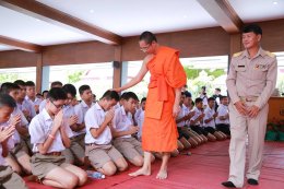 พระวิจิตรธรรมาภรณ์ ผู้ช่วยเจ้าอาวาสวัดสระเกศ เป็นประธานในพิธีไหว้ครู มอบทุนการศึกษาและให้โอวาท นักเรียนโรงเรียนวัดสระเกศ