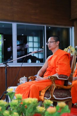 พระวิจิตรธรรมาภรณ์ ผู้ช่วยเจ้าอาวาสวัดสระเกศ เป็นประธานในพิธีไหว้ครู มอบทุนการศึกษาและให้โอวาท นักเรียนโรงเรียนวัดสระเกศ