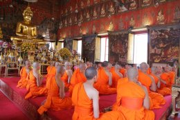 ณ พระอุโบสถวัดสระเกศ ราชวรมหาวิหาร องค์พระธรรมกถึก แสดงพระธรรมเทศนา เรื่อง ศีล โดย พระราชธีรคุณ เนื่องในวันธรรมะสวนะ ( วันพระ )