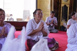 ณ พระอุโบสถวัดสระเกศ ราชวรมหาวิหาร องค์พระธรรมกถึก แสดงพระธรรมเทศนา เรื่อง ศีล โดย พระราชธีรคุณ เนื่องในวันธรรมะสวนะ ( วันพระ )