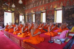 ณ พระอุโบสถวัดสระเกศ ราชวรมหาวิหาร องค์พระธรรมกถึก แสดงพระธรรมเทศนา เรื่อง ศีล โดย พระราชธีรคุณ เนื่องในวันธรรมะสวนะ ( วันพระ )