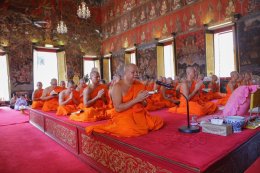 ณ พระอุโบสถวัดสระเกศ ราชวรมหาวิหาร องค์พระธรรมกถึก แสดงพระธรรมเทศนา เรื่อง ศีล โดย พระราชธีรคุณ เนื่องในวันธรรมะสวนะ ( วันพระ )