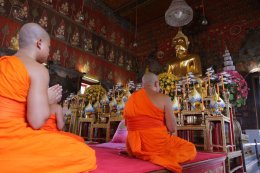 ณ พระอุโบสถวัดสระเกศ ราชวรมหาวิหาร องค์พระธรรมกถึก แสดงพระธรรมเทศนา เรื่อง ศีล โดย พระราชธีรคุณ เนื่องในวันธรรมะสวนะ ( วันพระ )