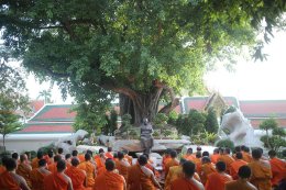 พระวิทยากรกระบวนธรรม ๘๖ รูป จากทั่วประเทศ เข้าสักการะรูปหล่อเจ้าประคุณสมเด็จพระพุฒาจารย์ (เกี่ยว อุปเสณมหาเถร) ผู้ก่อตั้ง สำนักงานส่งเสริมคุณธรรม จริยธรรมฯ