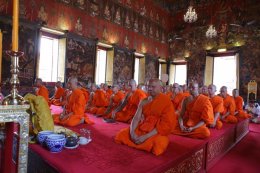 ณ พระอุโบสถวัดสระเกศ ราชวรมหาวิหาร องค์พระธรรมกถึก แสดงพระธรรมเทศนา เรื่อง ศีล โดย พระราชธีรคุณ เนื่องในวันธรรมะสวนะ ( วันพระ )