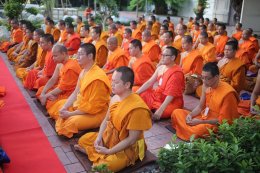 พระวิทยากรกระบวนธรรม ๘๖ รูป จากทั่วประเทศ เข้าสักการะรูปหล่อเจ้าประคุณสมเด็จพระพุฒาจารย์ (เกี่ยว อุปเสณมหาเถร) ผู้ก่อตั้ง สำนักงานส่งเสริมคุณธรรม จริยธรรมฯ