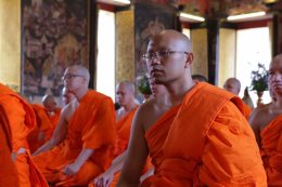 ณ พระอุโบสถวัดสระเกศ ราชวรมหาวิหาร องค์พระธรรมกถึก แสดงพระธรรมเทศนา เรื่อง ศีล โดย พระราชธีรคุณ เนื่องในวันธรรมะสวนะ ( วันพระ )