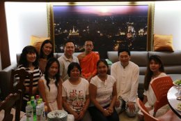 คณะศิษยานุศิษย์ถวายภัตตาหารเพลคณะวิทยากรกลุ่มใต้ร่มพุทธธรรม โดย มีพระวิจิตรธรรมาภรณ์ เป็นประธานอนุโมทนาและกล่าวสัมโมทนียกถา