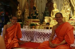 คณะศิษยานุศิษย์ถวายภัตตาหารเพลคณะวิทยากรกลุ่มใต้ร่มพุทธธรรม โดย มีพระวิจิตรธรรมาภรณ์ เป็นประธานอนุโมทนาและกล่าวสัมโมทนียกถา