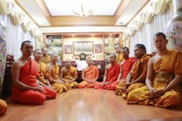 คณะศิษยานุศิษย์ถวายภัตตาหารเพลคณะวิทยากรกลุ่มใต้ร่มพุทธธรรม โดย มีพระวิจิตรธรรมาภรณ์ เป็นประธานอนุโมทนาและกล่าวสัมโมทนียกถา