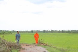 พระเดชพระคุณพระพรหมสิทธิ มอบหมายพระวิจิตรธรรมาภรณ์ ให้ตรวจเยี่ยมให้กำลังใจโยมซึ่งทำนาในที่ธรณีสงฆ์ของวัดสระเกศ ในเขตพื้นที่อำเภอปากท่อ จังหวัดราชบุรี