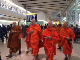 พระเดชพระคุณพระพรหมสิทธิ กรรมการมหาเถรสมาคม  เดินทางถึงประเทศอังกฤษ เป็นประธานประชุมองค์กรพระธรรมทูตไทยในสหราชอาณาจักร 