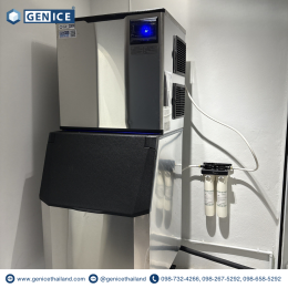One to Two Coffee Company ตลาดถนอมมิตร | เครื่องทำน้ำแข็งเจ็นไอซ์ รุ่น GI-400S