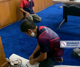 ติดตั้งพรมปูพื้นห้องประชุม ลดเสียงสะท้อน ด้วยพรมทอพร้อมยางรองพรม พรมสีน้ำเงิน