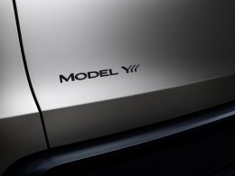 Tesla Model Y L มาแล้ว! SUV ไฟฟ้ารุ่นใหม่ เบาะ 3 แถว ฐานล้อยาว เปิดตัวในจีน เตรียมวางขายฤดูใบไม้ร่วงนี้!